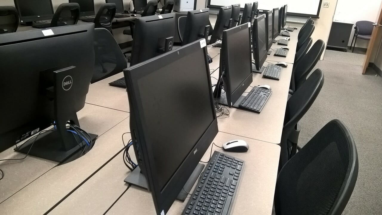 コンピュータ教室イメージ
